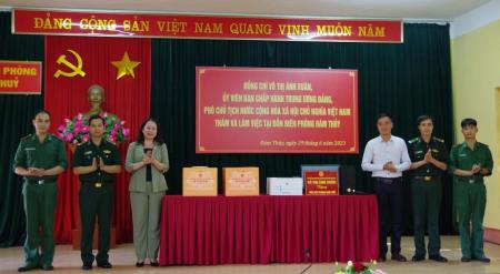 Phó Chủ tịch nước Võ Thị Ánh Xuân thăm, động viên cán bộ, chiến sĩ Đồn Biên phòng Đàm Thủy