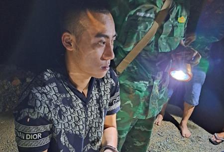 Bắt đối tượng vượt biên đánh bạc, tàng trữ ma túy trái phép