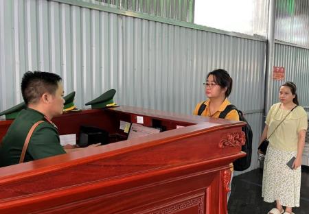 Trách nhiệm của các cơ quan chức năng trong phối hợp giải quyết thủ tục hành chính về quản lý du khách nước ngoài ở khu vực biên giới