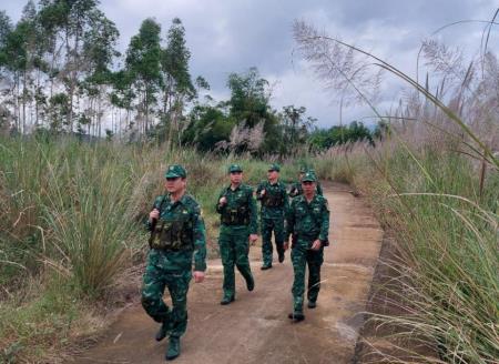 Cầu nối pháp luật giữa nhân dân với chính quyền địa phương