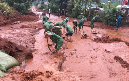 BĐBP Đăk Nông giúp dân khắc phục hậu quả mưa lũ