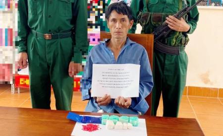 Bắt giữ đối tượng mua bán trái phép 400 viên ma túy tổng hợp và 221 gram heroin
